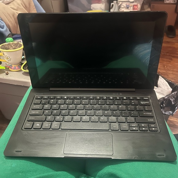 Insignia 15.6 inch Tablet with Keyboard - Picture 5 of 6
